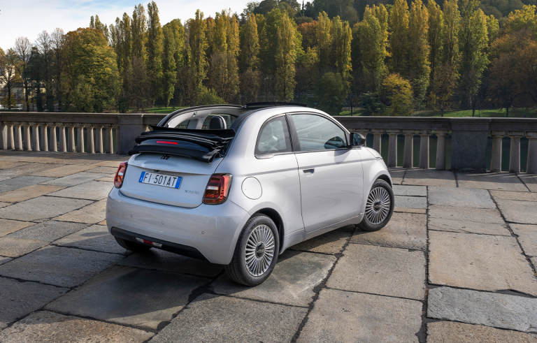 Fiat 500 Hybrid Heckansicht
